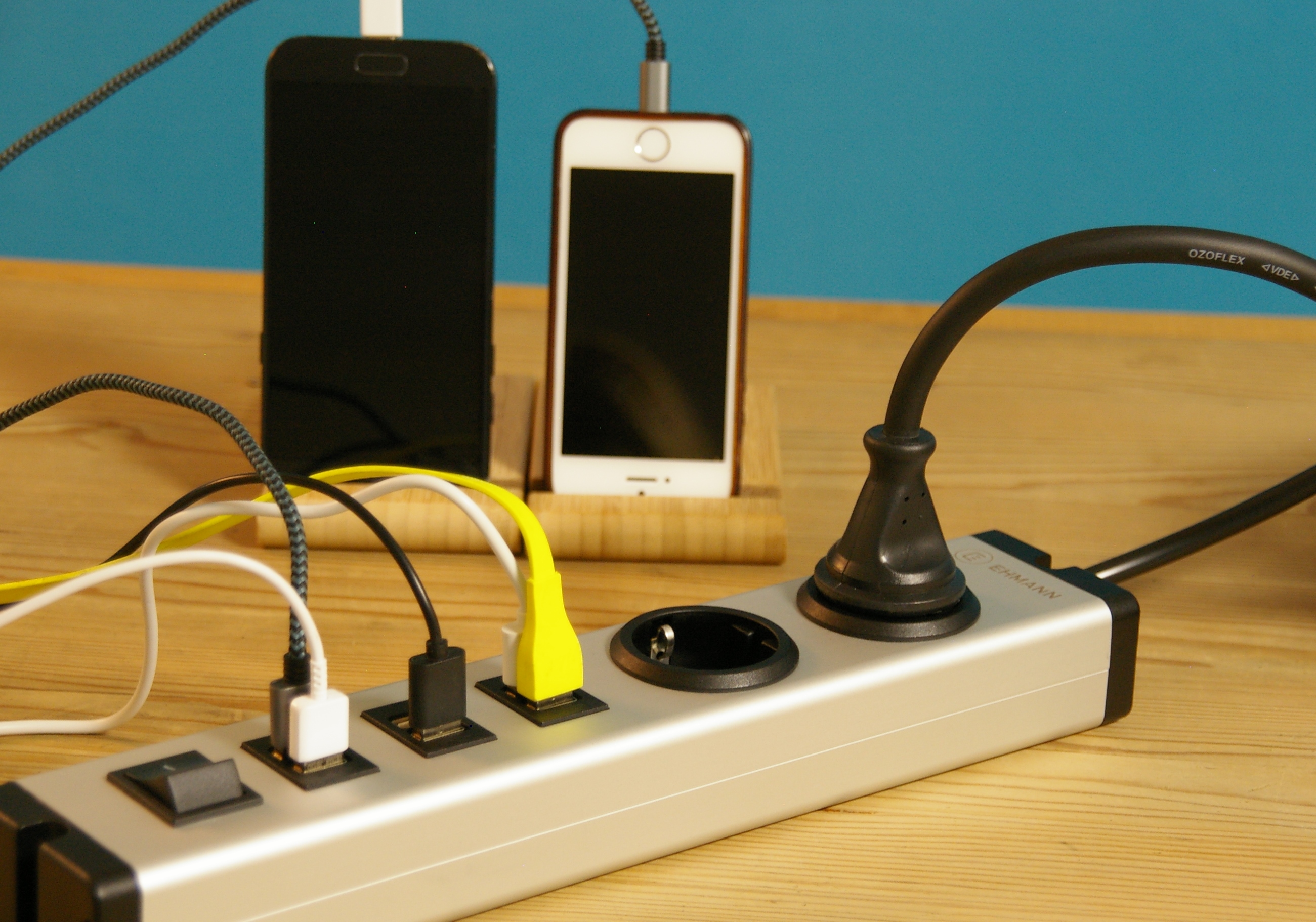 Steckdosenleiste, aluminium, 2x Schutzkontaktsteckdose, 6x USB-Anschluss, Zuleitung 1,5m