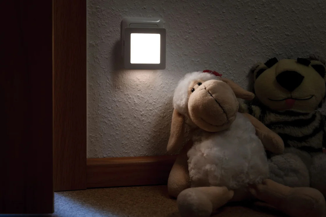LED-Nachtlicht mit Dämmerungssensor, eckig, 0,7 lm, 3.000 K